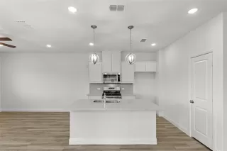 Photo #4: 20368546 Listing