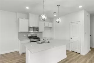 Photo #5: 20368546 Listing
