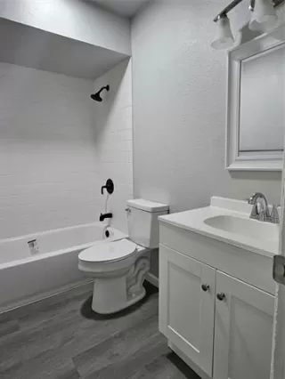 Photo #5: 20628113 Listing