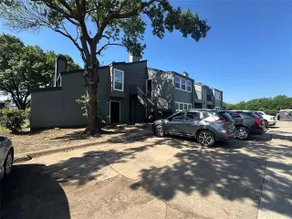 Photo #2: 20703684 Listing