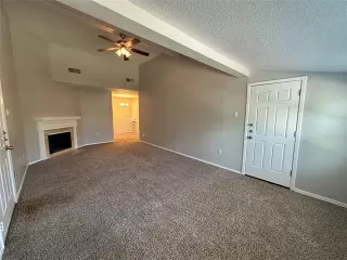 Photo #5: 20703684 Listing