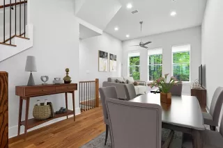 Photo #4: 20760504 Listing 