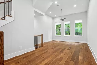 Photo #5: 20760504 Listing 