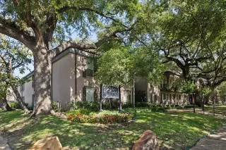 More Details about MLS # 20761685 : 4207 AVONDALE AVENUE #106