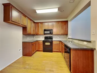 Photo #5: 20799442 Listing