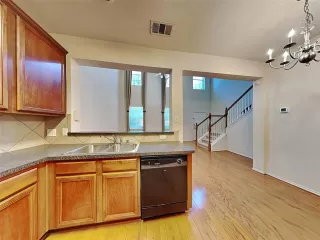 Photo #6: 20799442 Listing