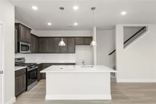 Photo #4: 20828674 Listing