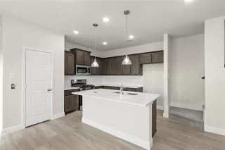 Photo #5: 20828674 Listing