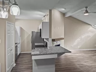 Photo #5: 20828781 Listing