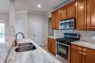 Photo #5: 20828858 Listing 