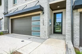 Photo #4: 20840266 Listing