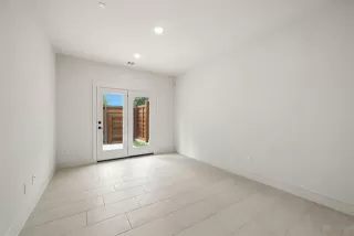 Photo #5: 20840266 Listing