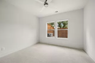 Photo #6: 20840266 Listing