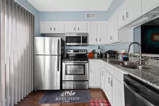 Photo #4: 20840950 Listing