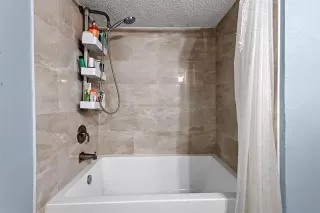 Photo #6: 20840950 Listing