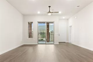 Photo #6: 20851060 Listing