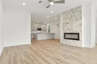 Photo #4: 20864239 Listing