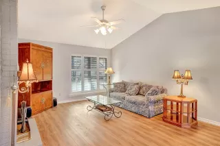 Photo #2: 20864598 Listing 