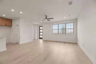 Photo #5: 20867124 Listing