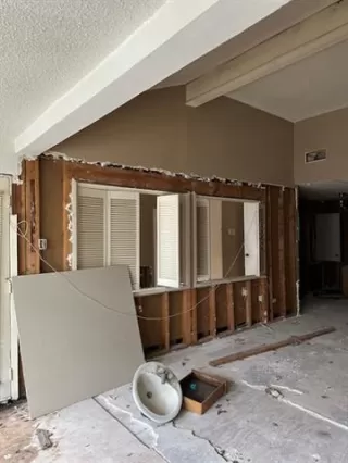 Photo #4: 20875179 Listing