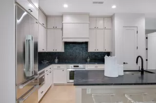 Photo #5: 20881252 Listing 