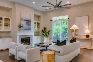 Photo #2: 20885171 Listing