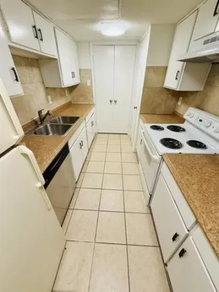 Photo #6: 20886130 Listing