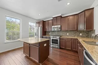 Photo #5: 20887696 Listing 