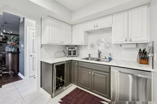 Photo #6: 20896659 Listing