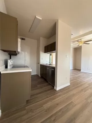 Photo #5: 20899164 Listing