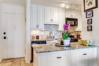 Photo #4: 20900102 Listing 