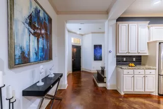 Photo #5: 20902598 Listing 