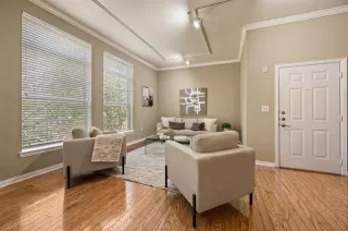 Photo #3: 20904459 Listing