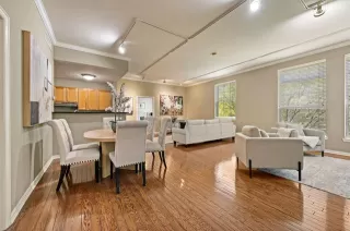 Photo #4: 20904459 Listing