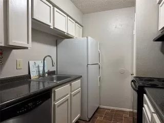 Photo #2: 20905900 Listing