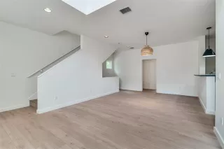 Photo #5: 20906728 Listing 