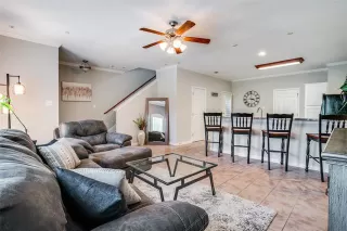 Photo #2: 20907629 Listing