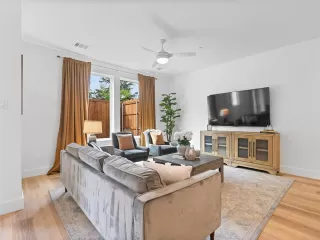 Photo #5: 20909798 Listing 