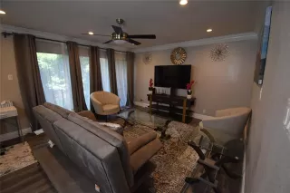 Photo #4: 20912407 Listing