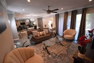 Photo #5: 20912407 Listing