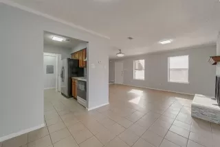 Photo #4: 20912550 Listing