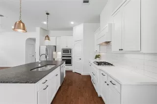 Photo #5: 20914179 Listing 