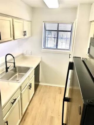 Photo #5: 20926414 Listing 