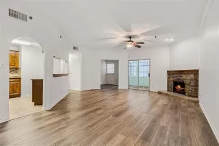 Photo #4: 20927178 Listing