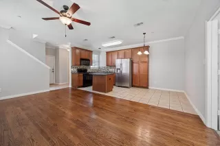 Photo #4: 20927867 Listing