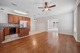 Photo #6: 20927867 Listing