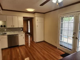 Photo #5: 20929878 Listing 