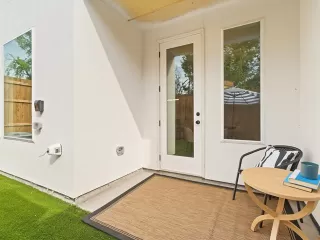 Photo #3: 20930104 Listing