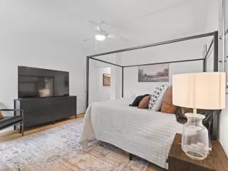 Photo #5: 20930104 Listing