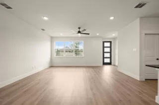 Photo #4: 20930224 Listing 